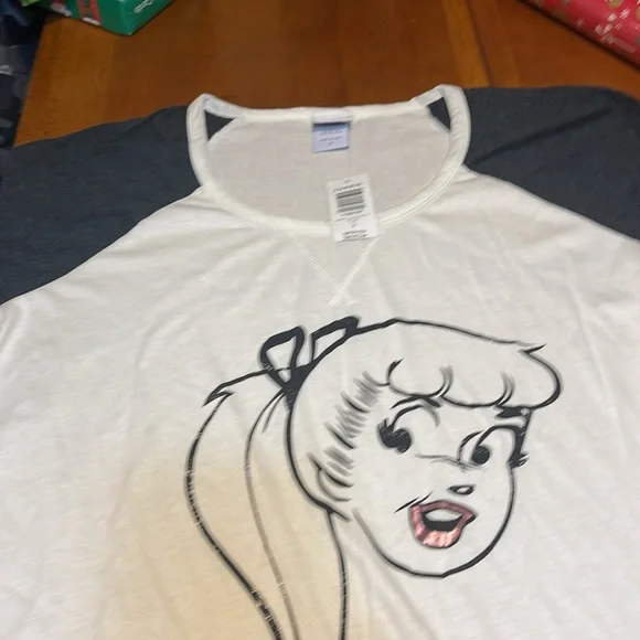 Torrid Veronica Tee “Betty and Veronica” NWT SZ2 never been worn - Picture 4 of 6